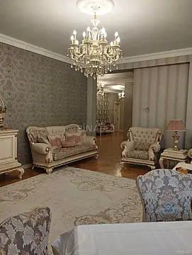 Kirayə verilir 5 otaqlı mənzil 220 m²