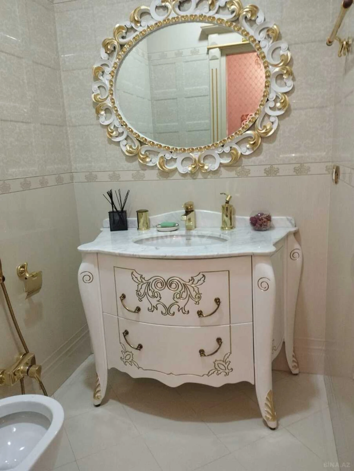 Kirayə verilir 5 otaqlı mənzil 220 m²