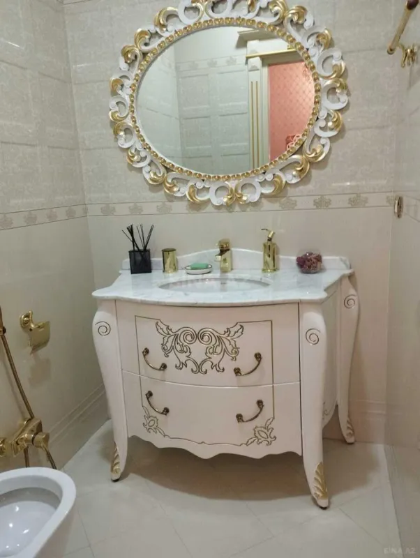 Kirayə verilir 5 otaqlı mənzil 220 m²