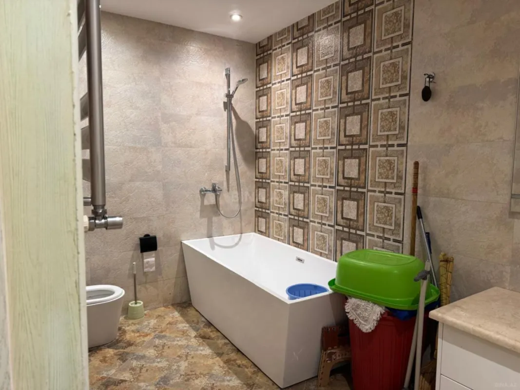 Satılır 4 otaqlı mənzil 147 m²