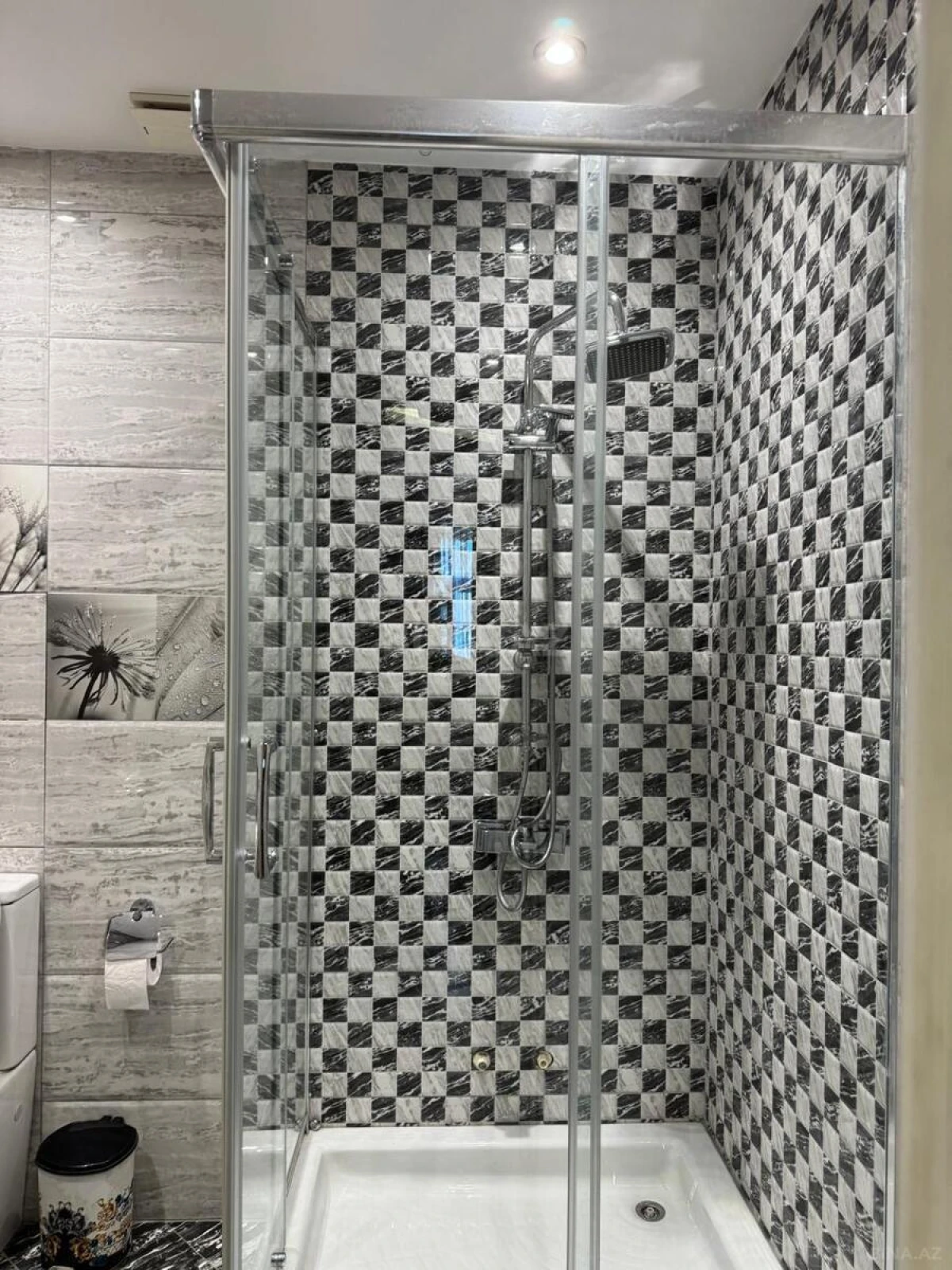 Satılır 4 otaqlı mənzil 147 m²