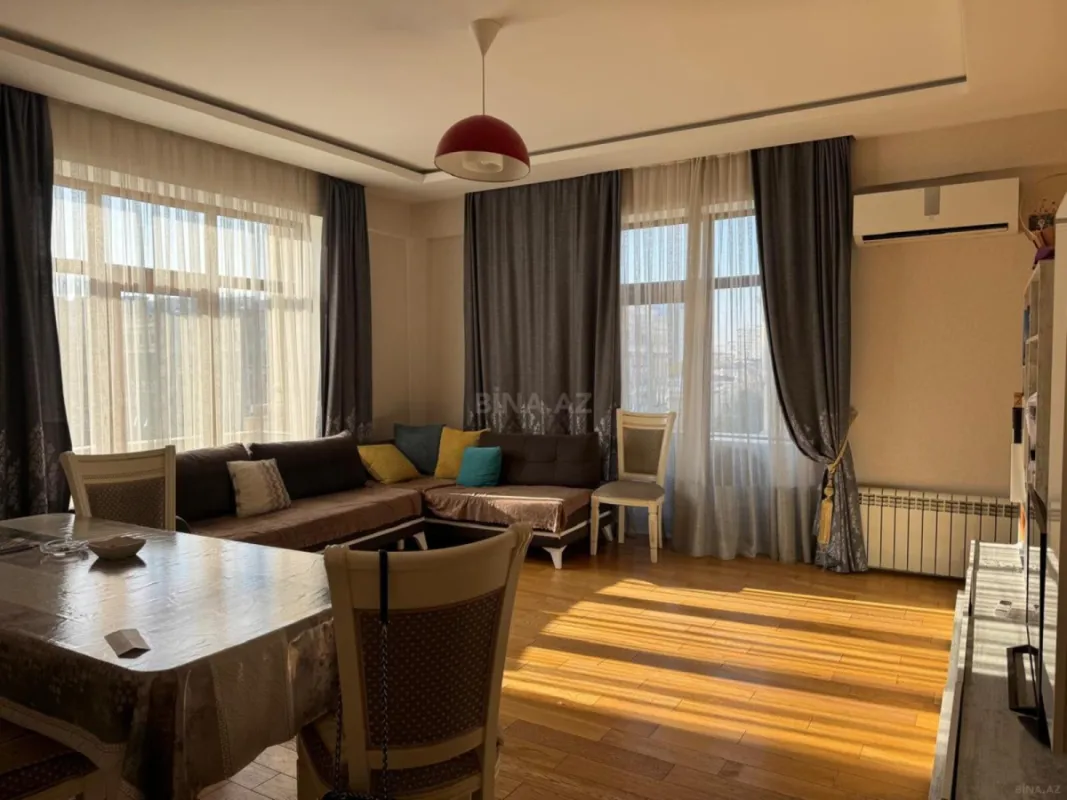 Satılır 4 otaqlı mənzil 147 m²