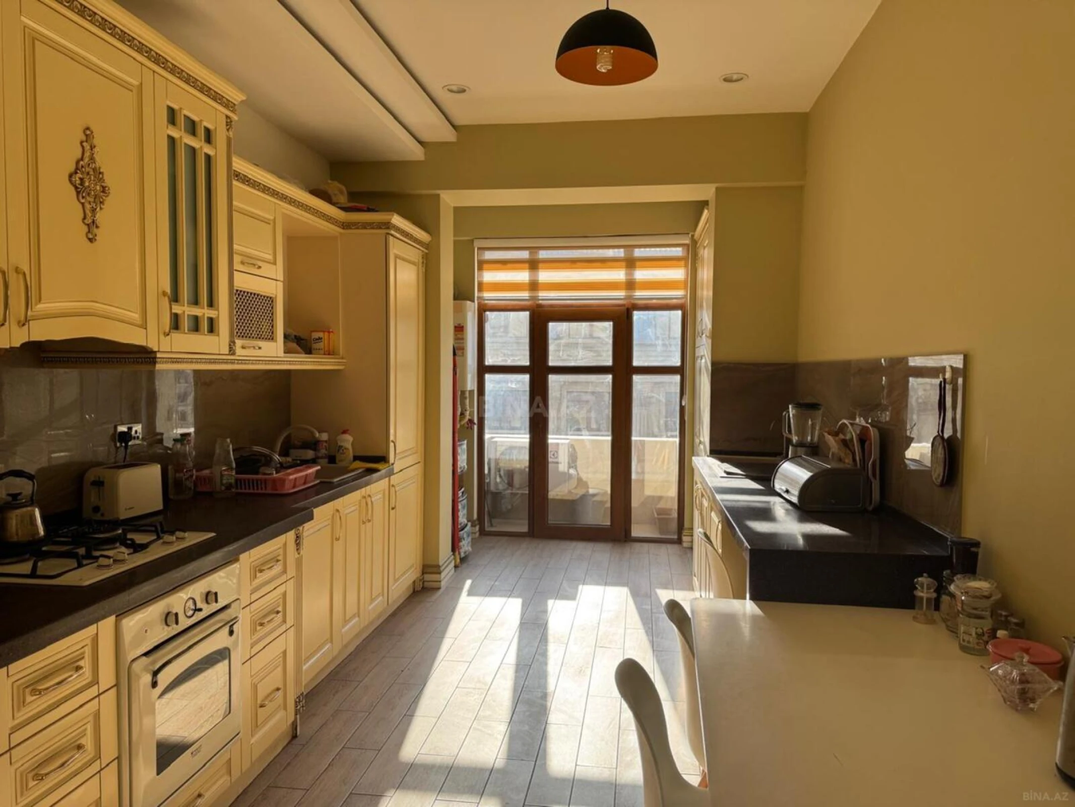 Satılır 4 otaqlı mənzil 147 m²