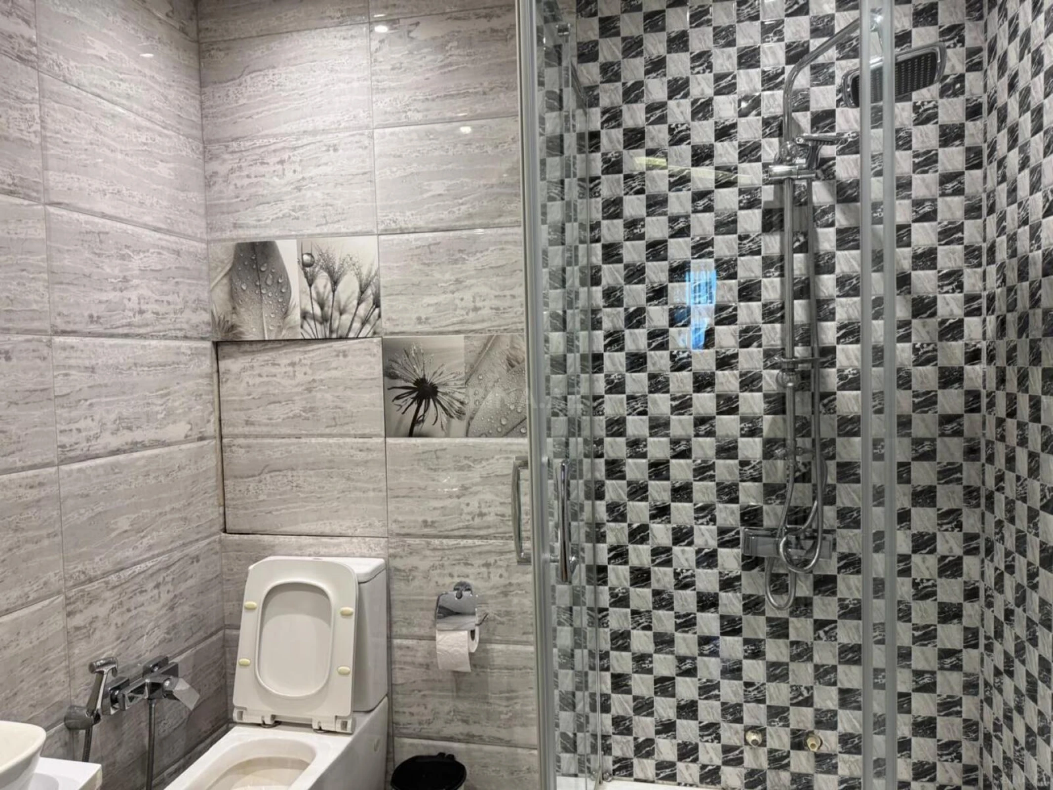 Satılır 4 otaqlı mənzil 147 m²