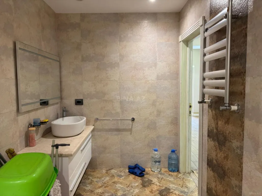 Satılır 4 otaqlı mənzil 147 m²