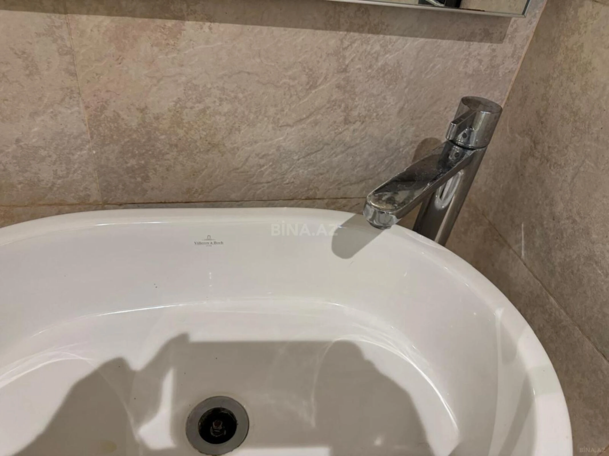 Satılır 4 otaqlı mənzil 147 m²