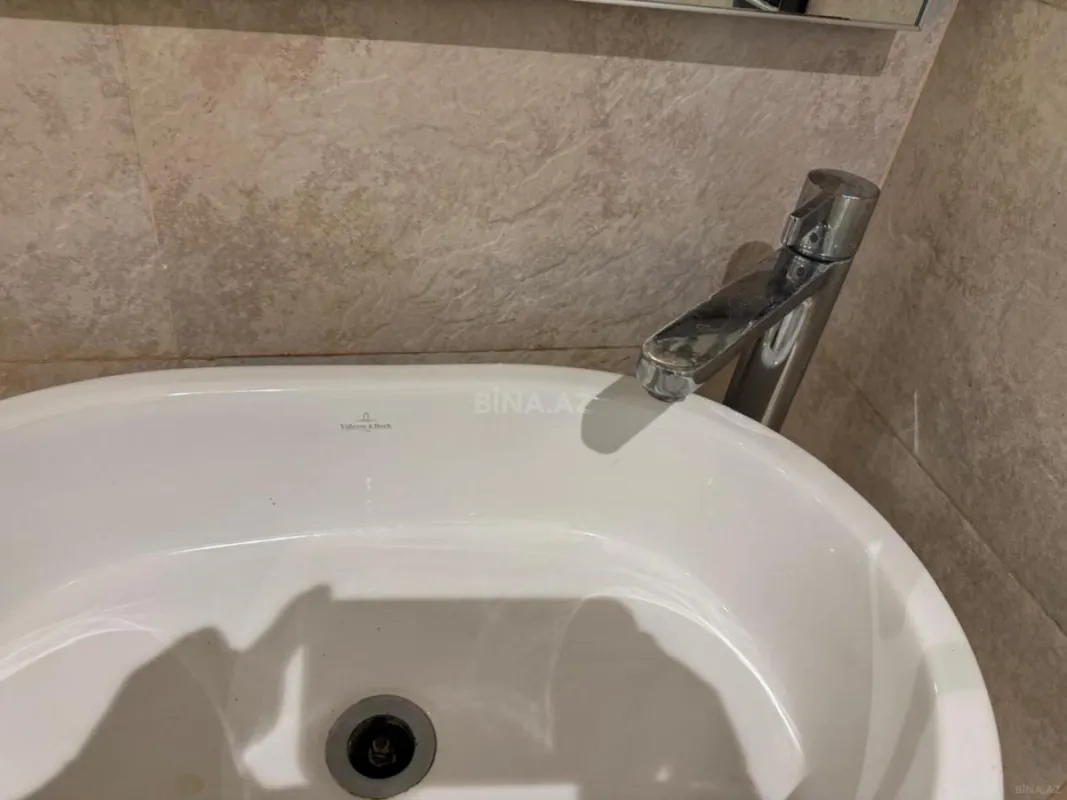 Satılır 4 otaqlı mənzil 147 m²