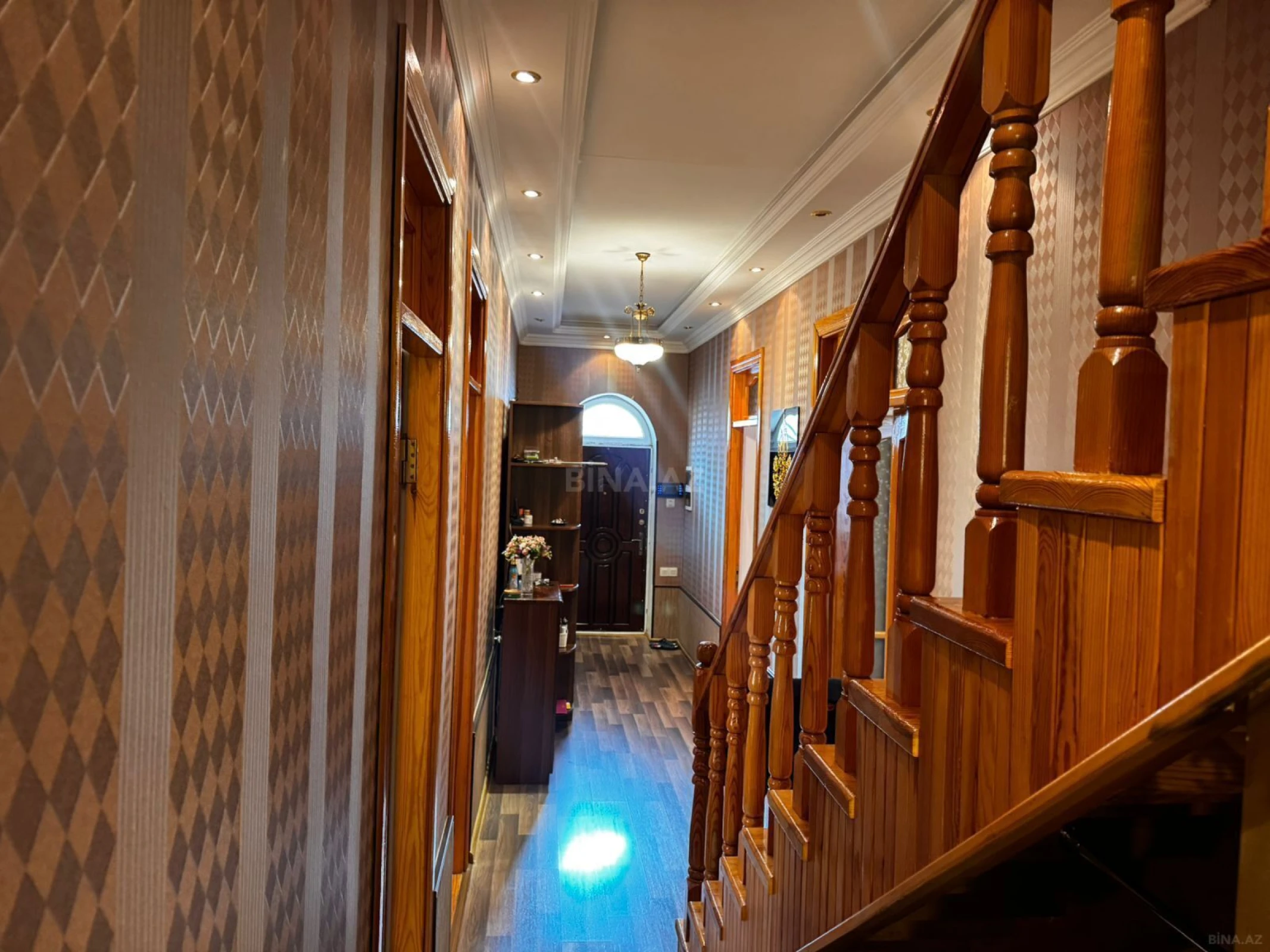 Satılır 5 otaqlı həyət evi 220 m²