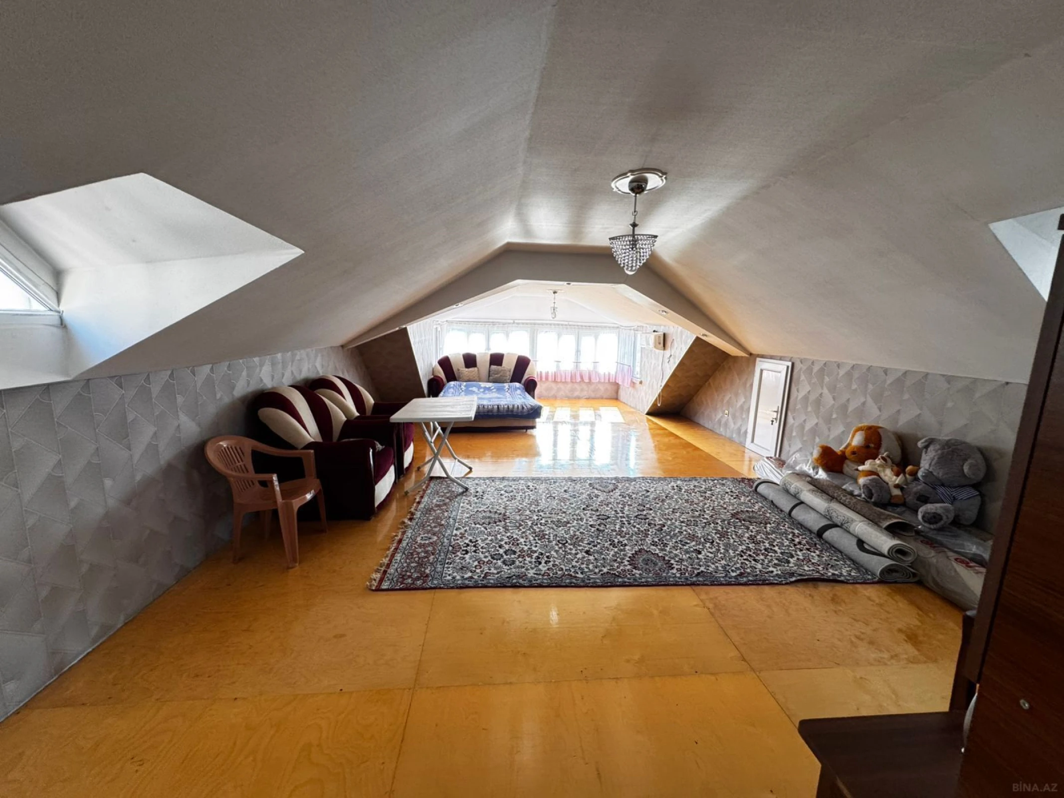 Satılır 5 otaqlı həyət evi 220 m²