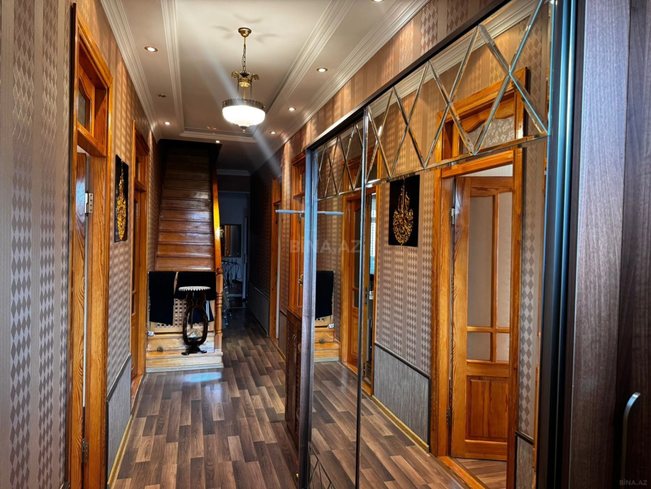 Satılır 5 otaqlı həyət evi 220 m²