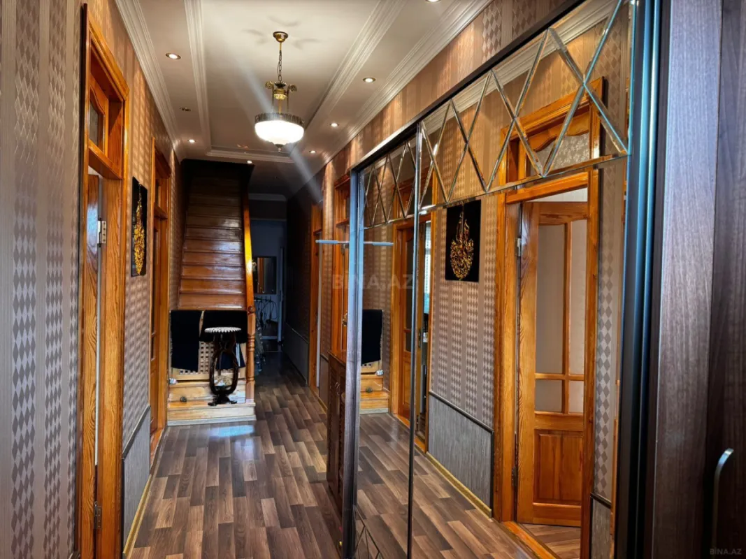 Satılır 5 otaqlı həyət evi 220 m²