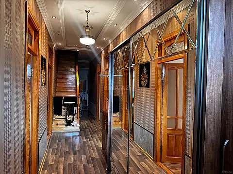 Satılır 5 otaqlı həyət evi 220 m²