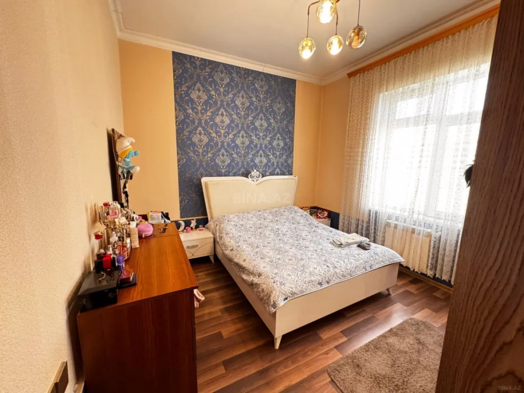 Satılır 5 otaqlı həyət evi 220 m²