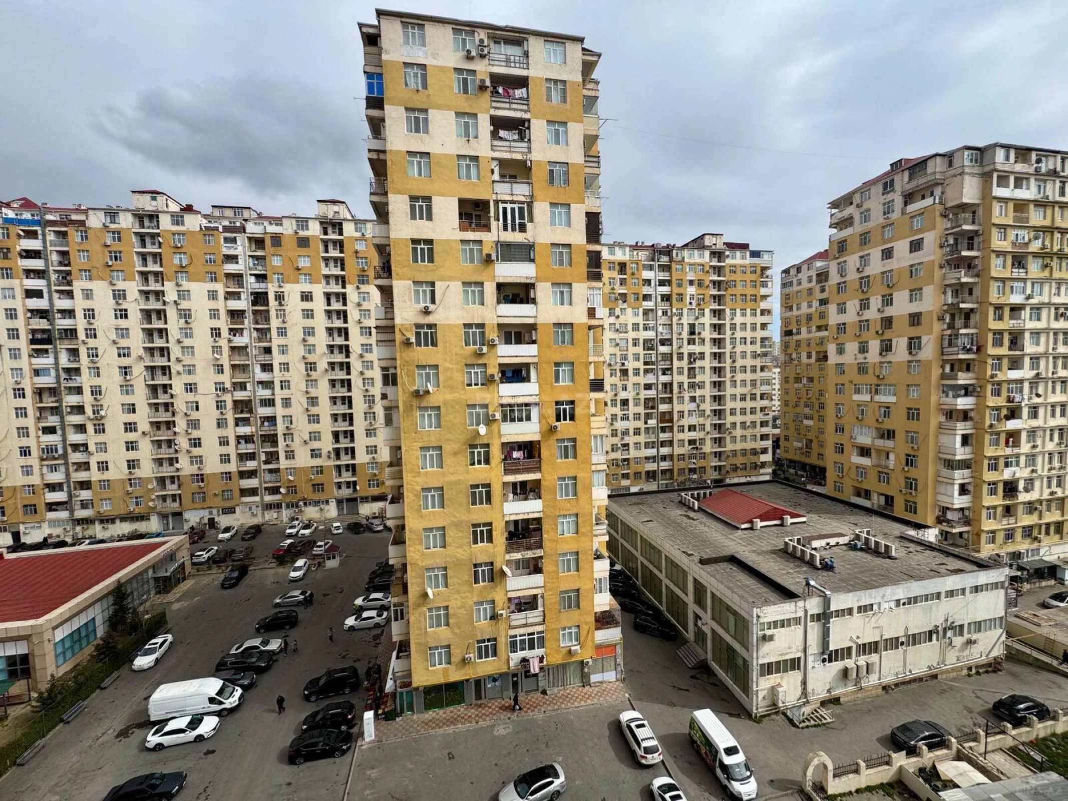 Satılır 3 otaqlı mənzil 106 m²
