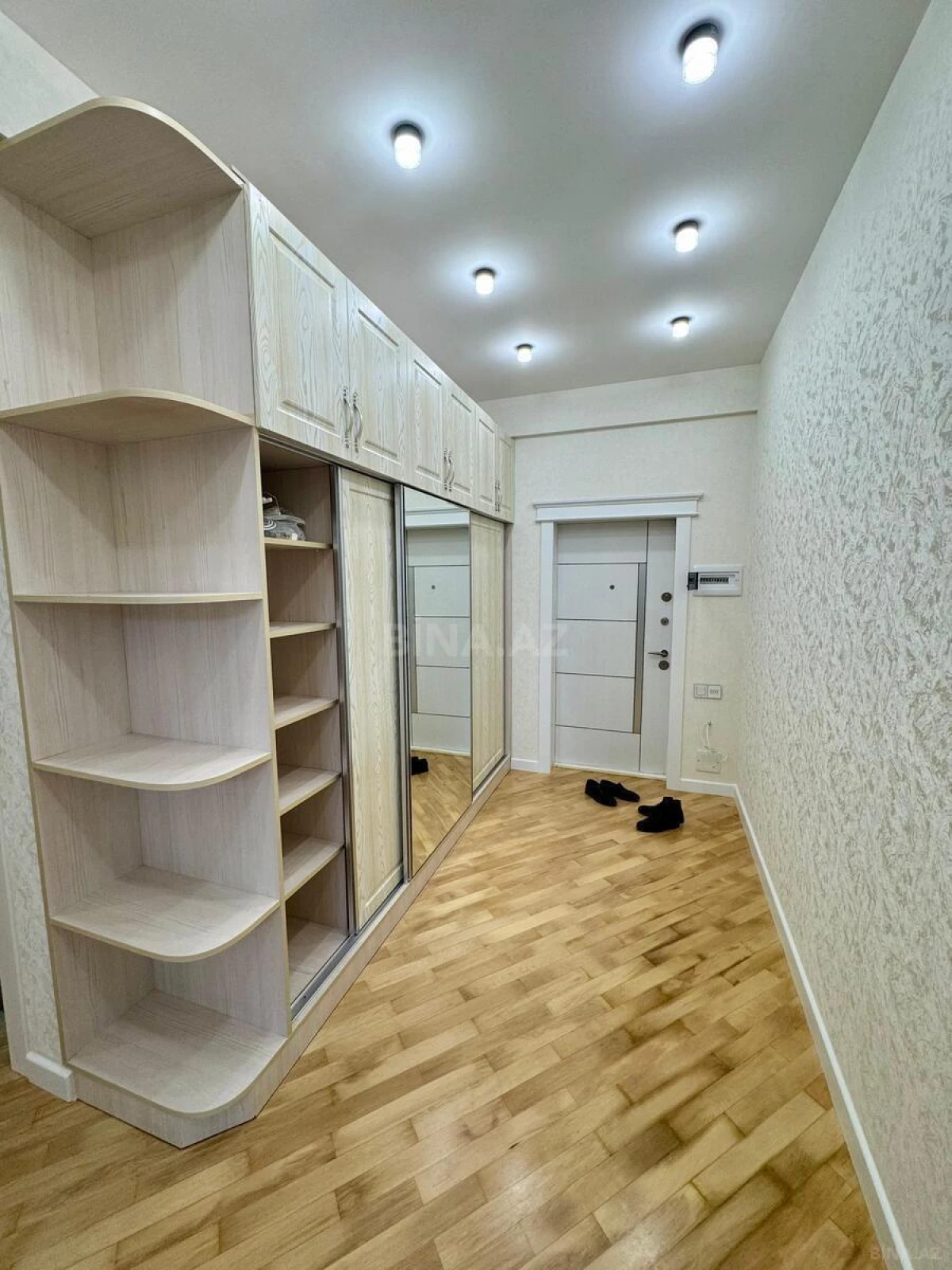 Satılır 3 otaqlı mənzil 106 m²