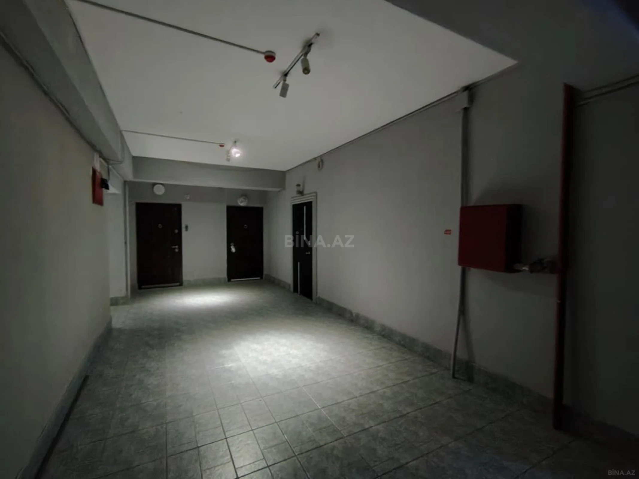 Satılır 3 otaqlı mənzil 128 m²
