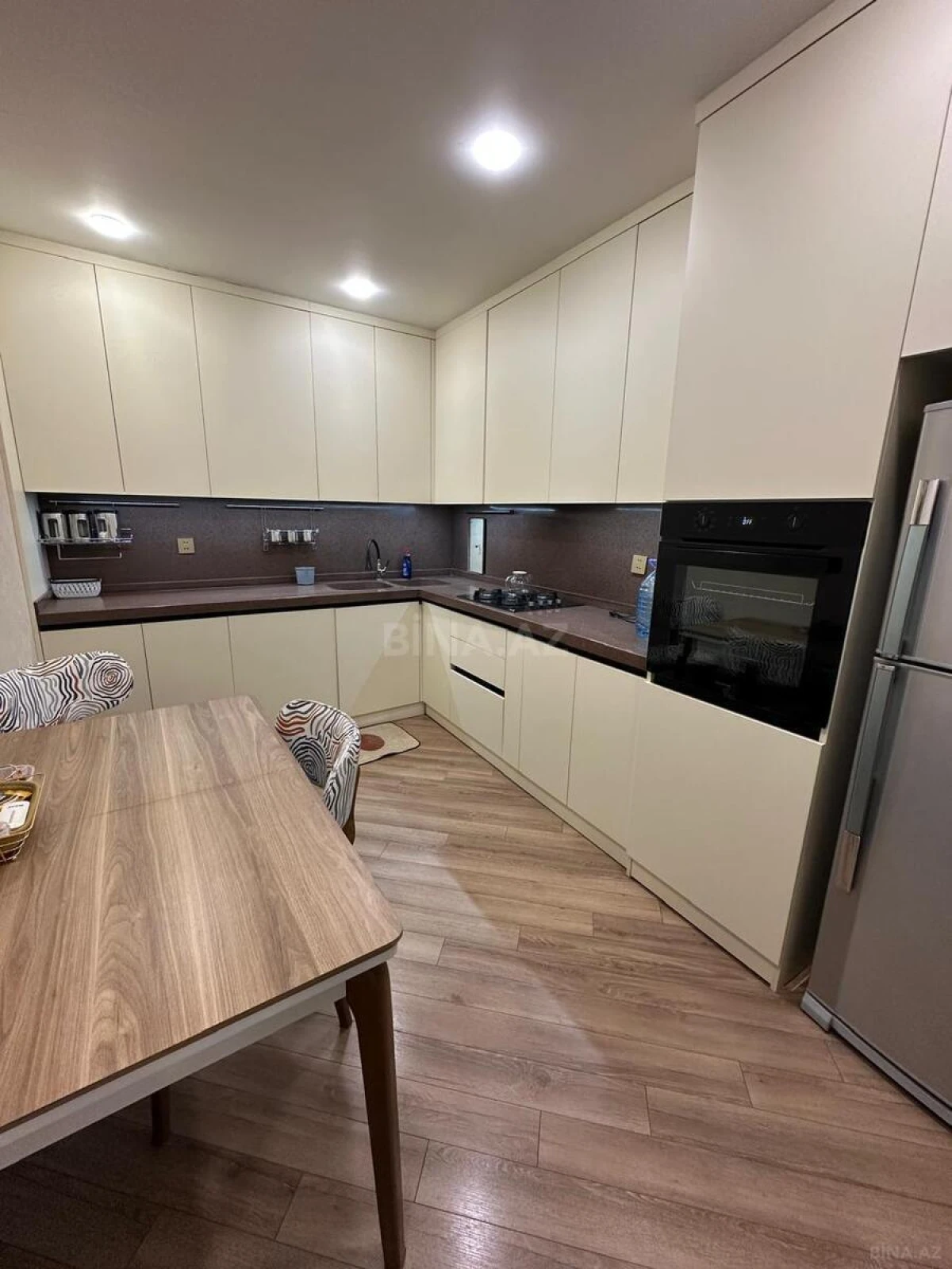 Kirayə verilir 3 otaqlı mənzil 100 m²