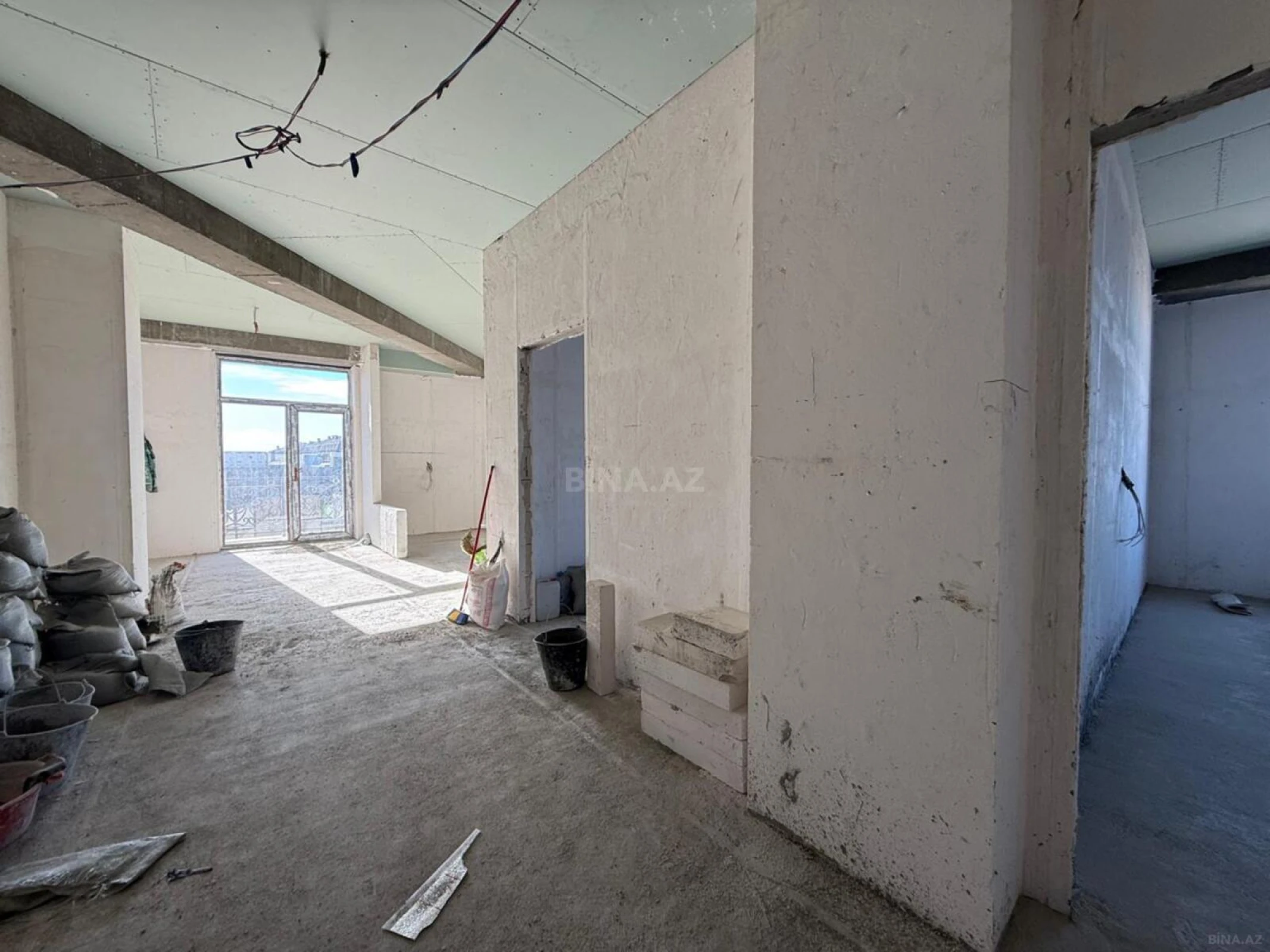 Satılır 3 otaqlı mənzil 100 m²