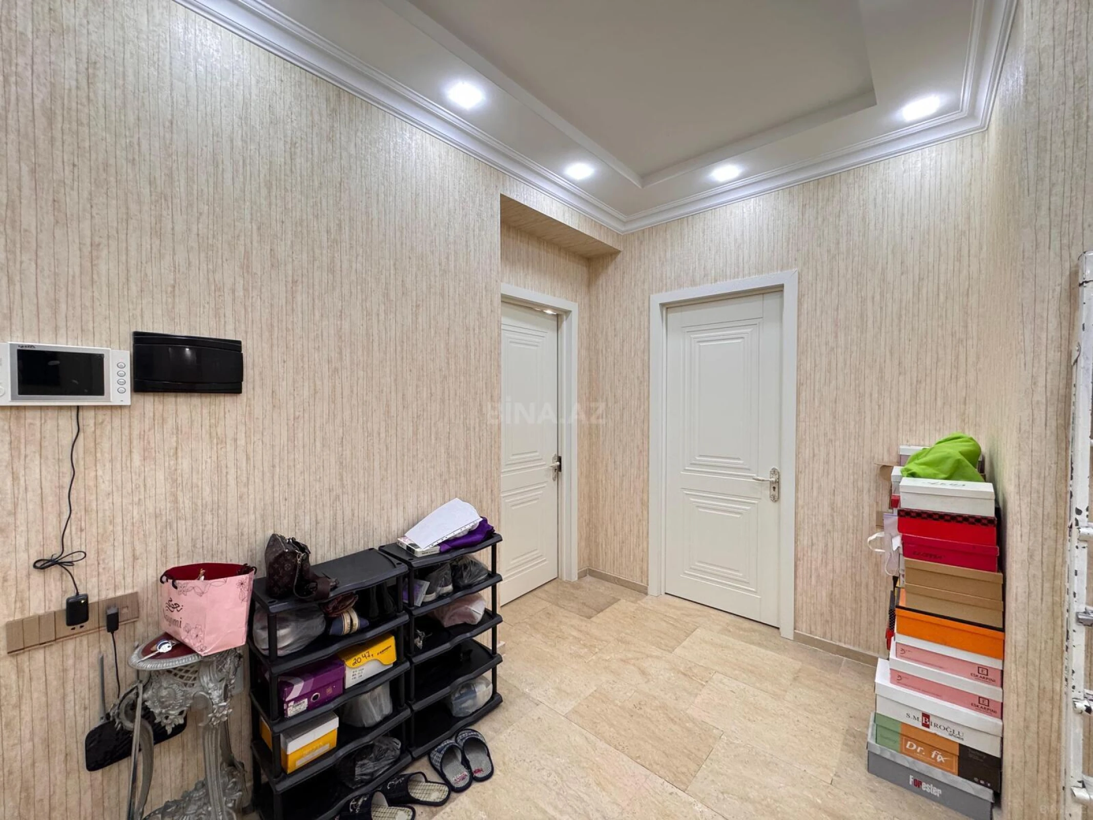 Satılır 4 otaqlı mənzil 200 m²