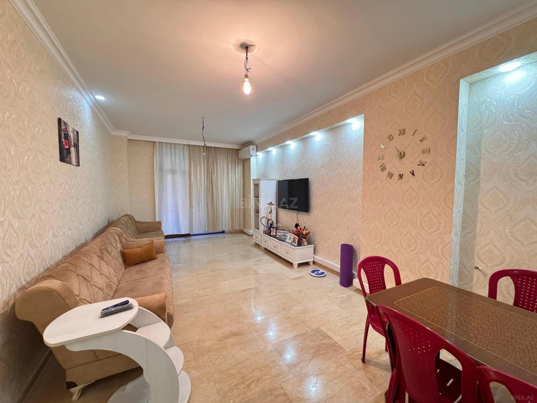 Satılır 4 otaqlı mənzil 200 m²