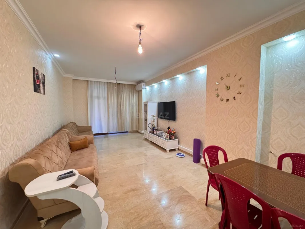 Satılır 4 otaqlı mənzil 200 m²