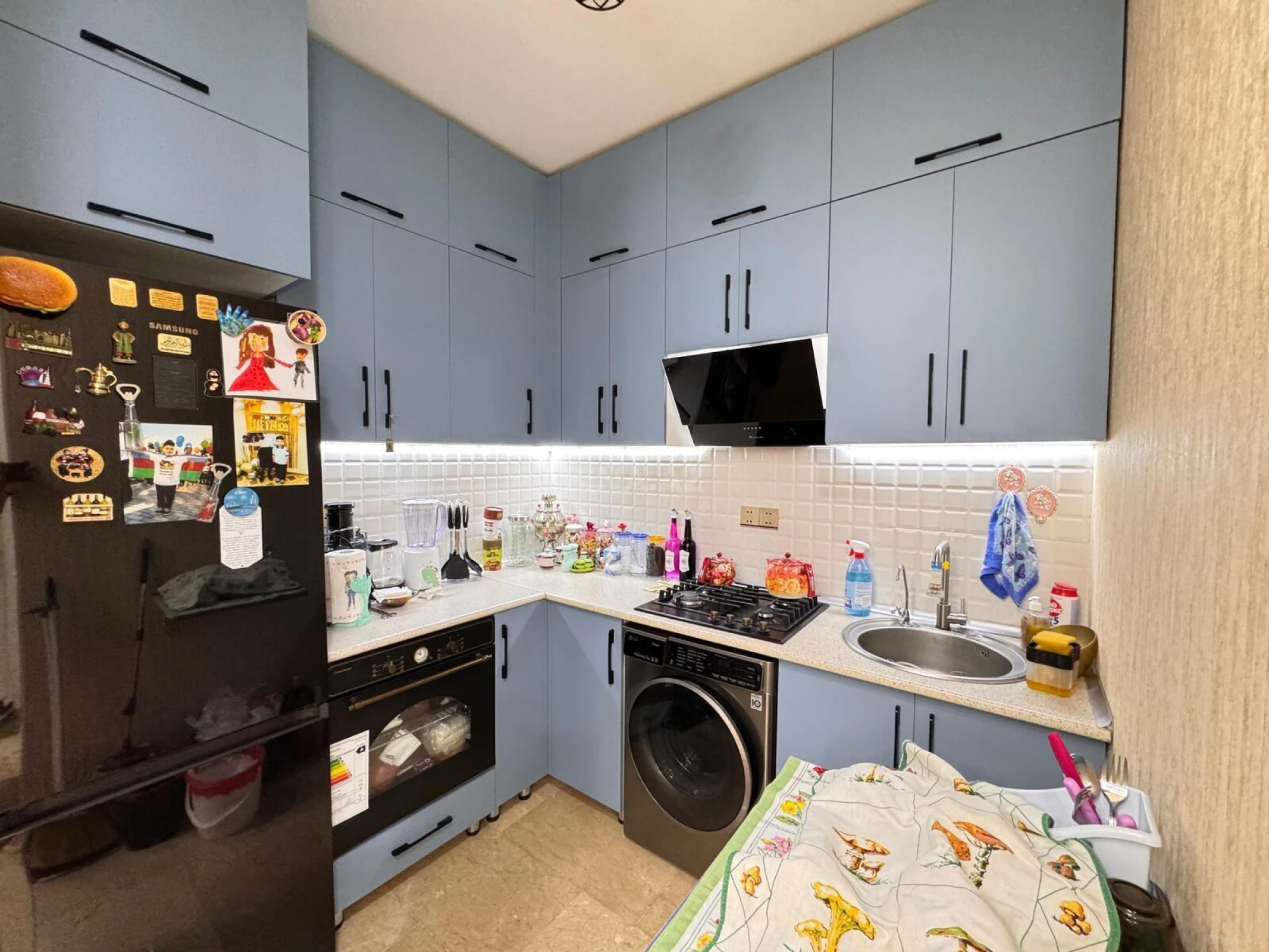 Satılır 4 otaqlı mənzil 200 m²