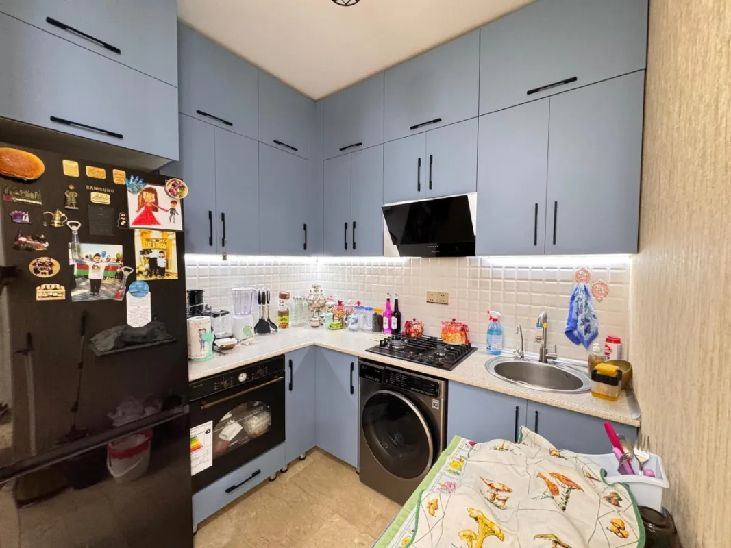 Satılır 4 otaqlı mənzil 200 m²