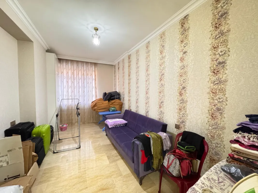 Satılır 4 otaqlı mənzil 200 m²