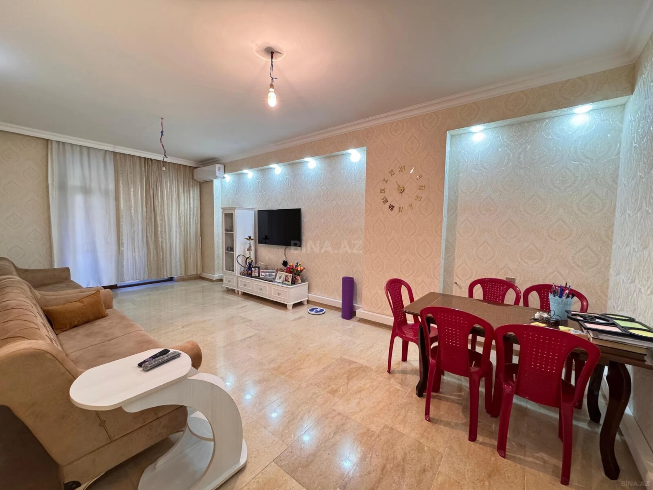 Satılır 4 otaqlı mənzil 200 m²