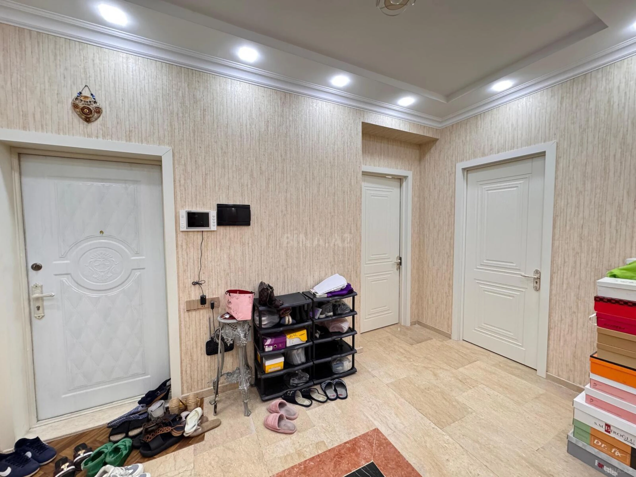 Satılır 4 otaqlı mənzil 200 m²