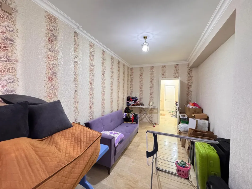 Satılır 4 otaqlı mənzil 200 m²