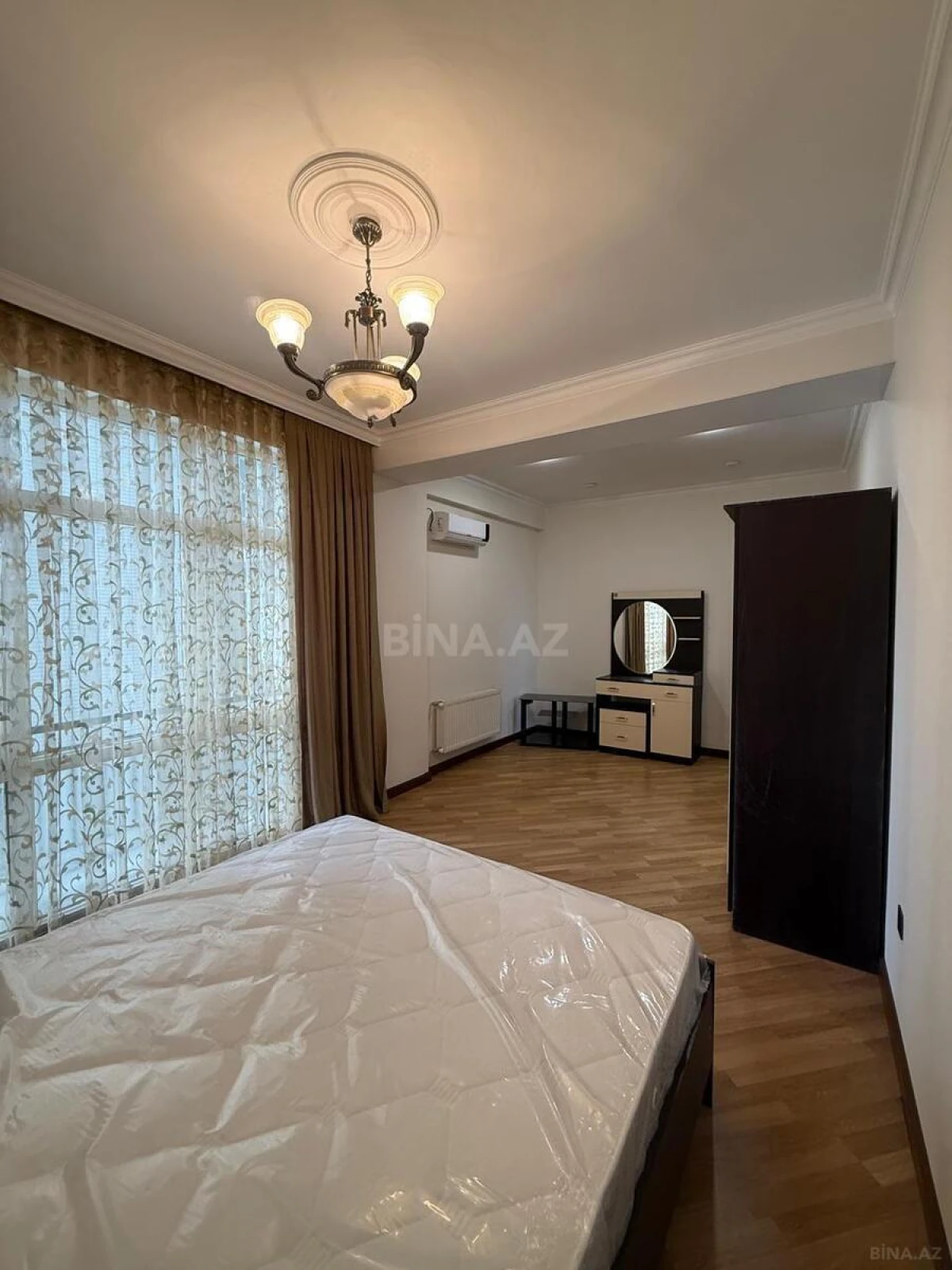 Kirayə verilir 3 otaqlı mənzil 128 m²