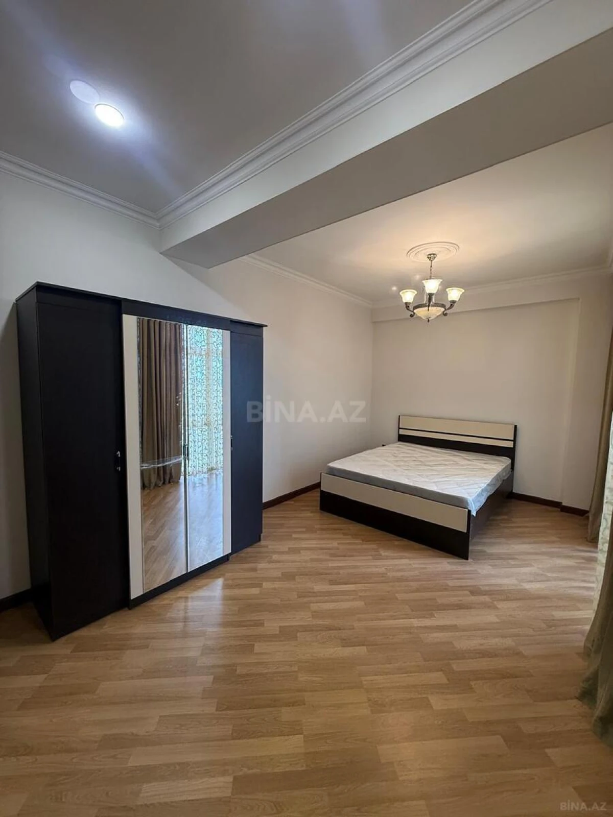 Kirayə verilir 3 otaqlı mənzil 128 m²