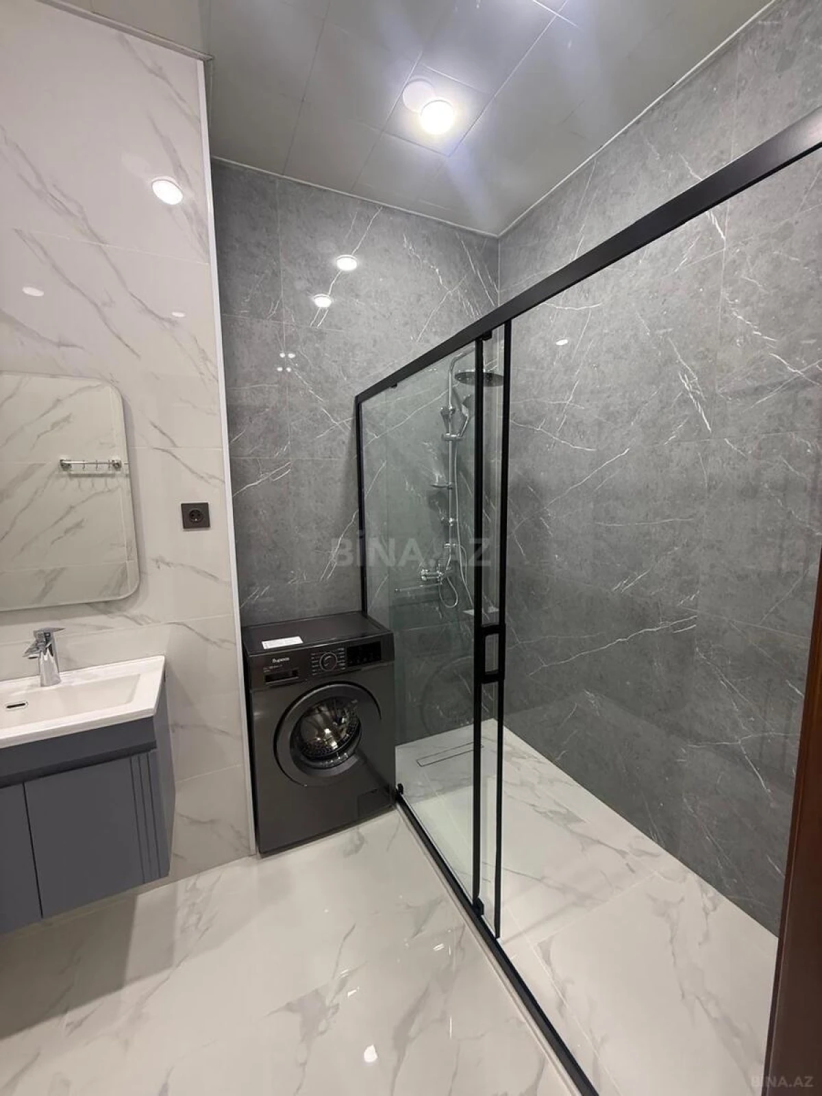 Kirayə verilir 3 otaqlı mənzil 128 m²