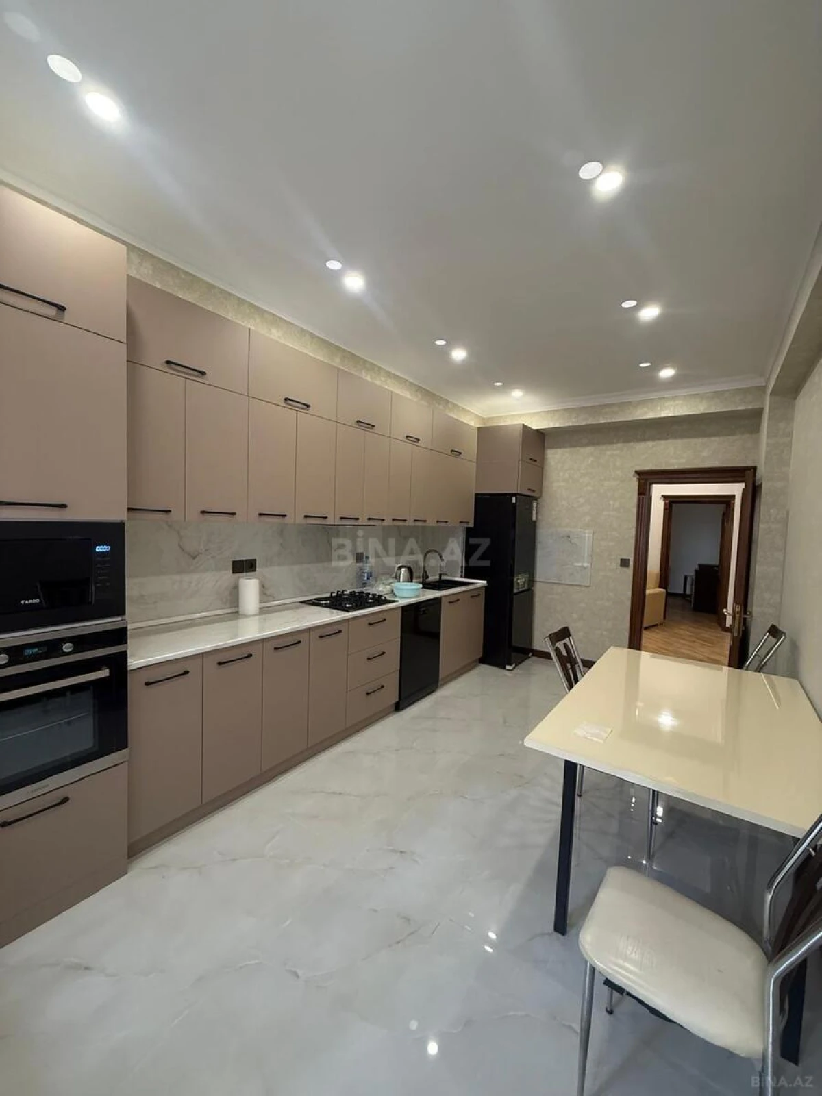Kirayə verilir 3 otaqlı mənzil 128 m²