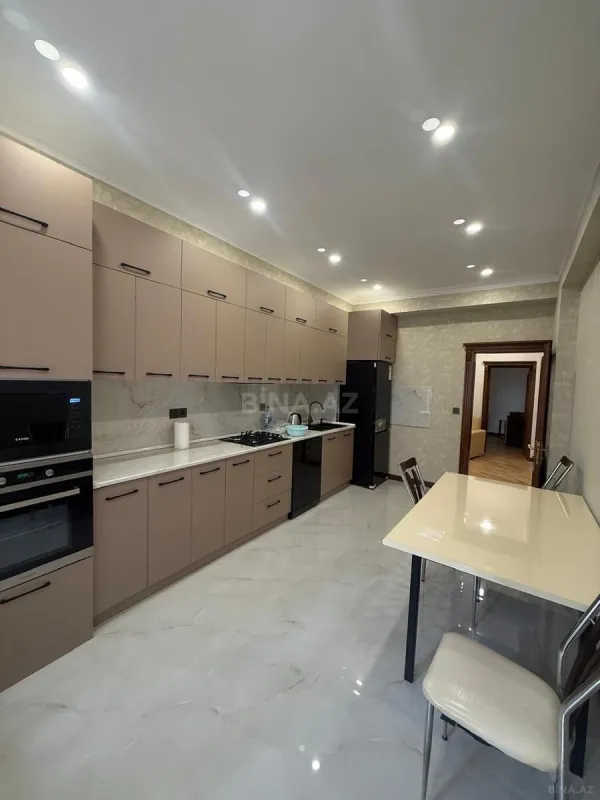 Kirayə verilir 3 otaqlı mənzil 128 m²