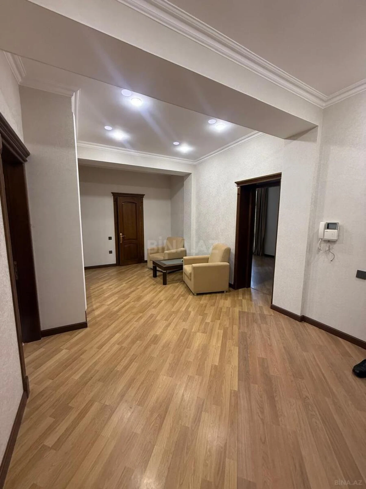 Kirayə verilir 3 otaqlı mənzil 128 m²