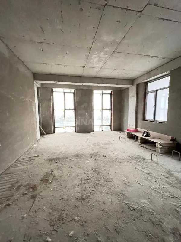 Satılır 4 otaqlı mənzil 209 m²