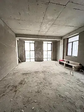 Satılır 4 otaqlı mənzil 209 m²