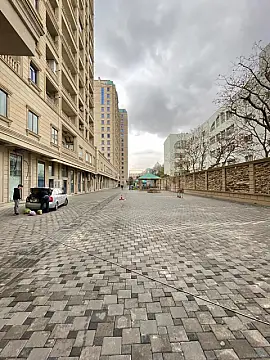 Satılır 4 otaqlı mənzil 209 m²