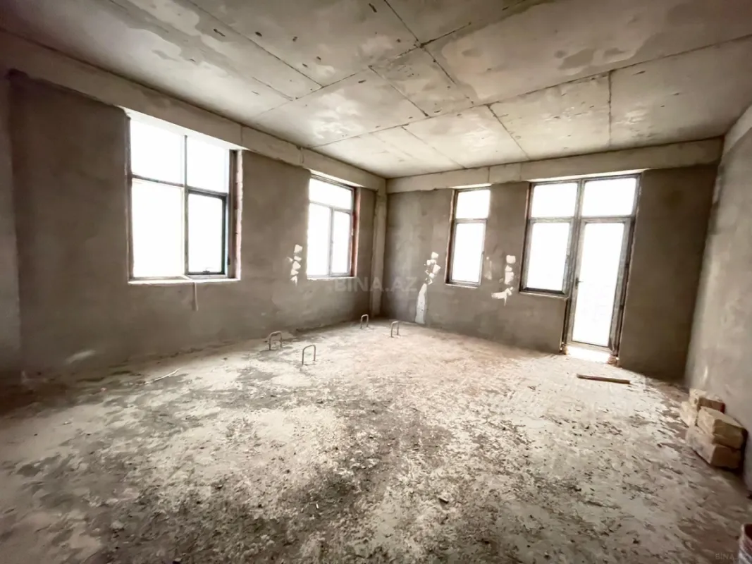 Satılır 4 otaqlı mənzil 209 m²