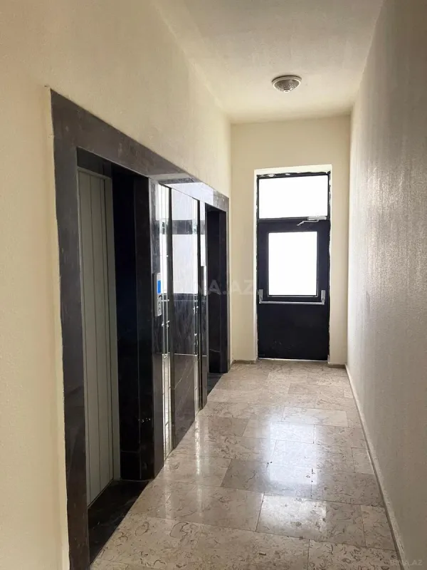 Satılır 4 otaqlı mənzil 209 m²