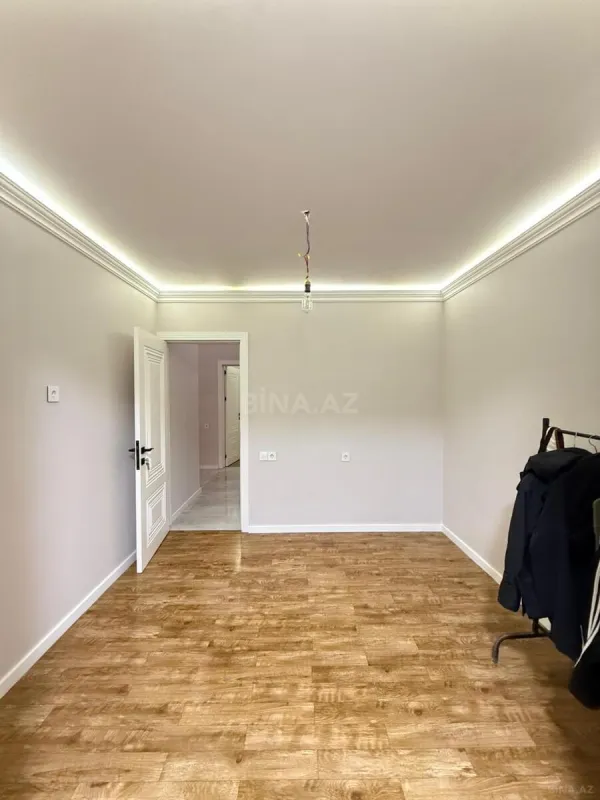 Satılır 5 otaqlı mənzil 127 m²