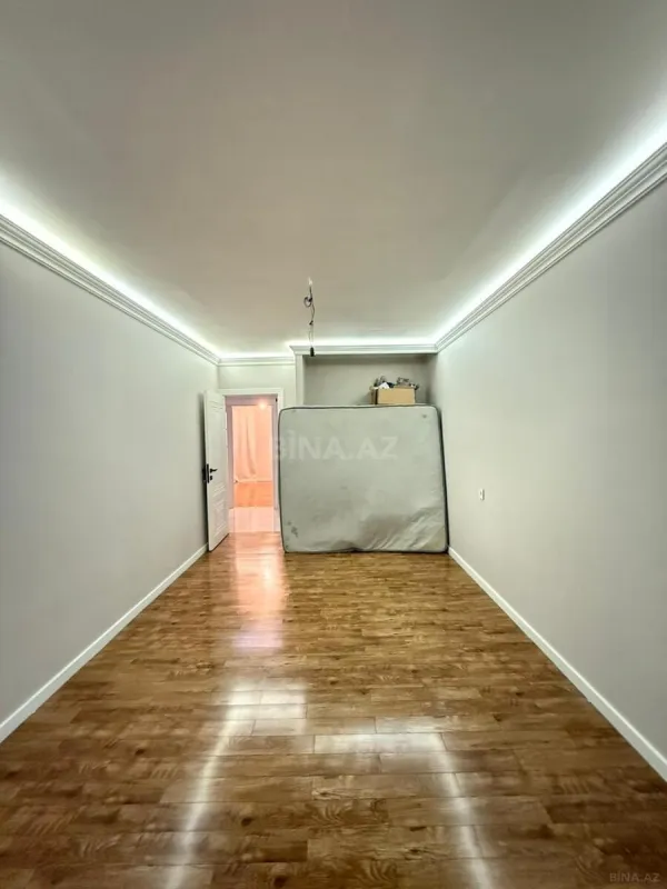Satılır 5 otaqlı mənzil 127 m²