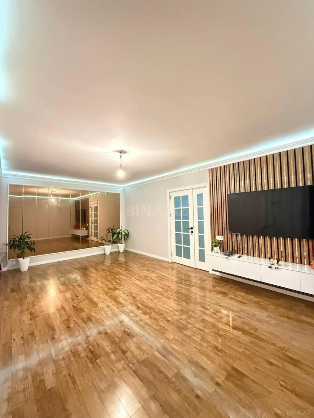 Satılır 5 otaqlı mənzil 127 m²