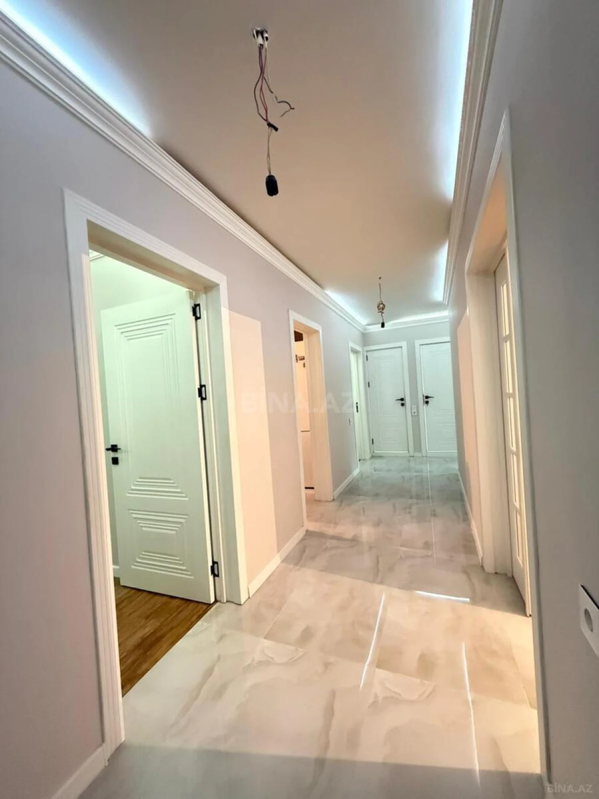 Satılır 5 otaqlı mənzil 127 m²