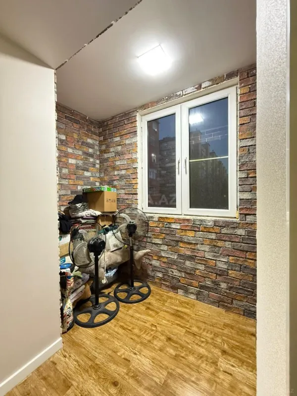 Satılır 5 otaqlı mənzil 127 m²