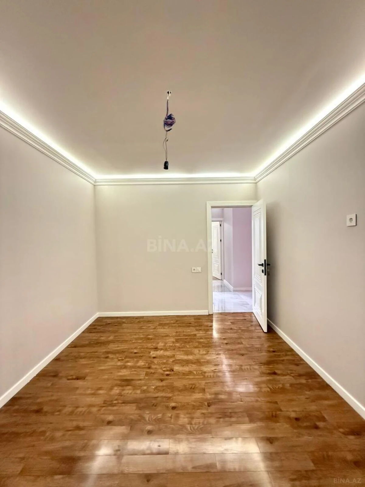 Satılır 5 otaqlı mənzil 127 m²