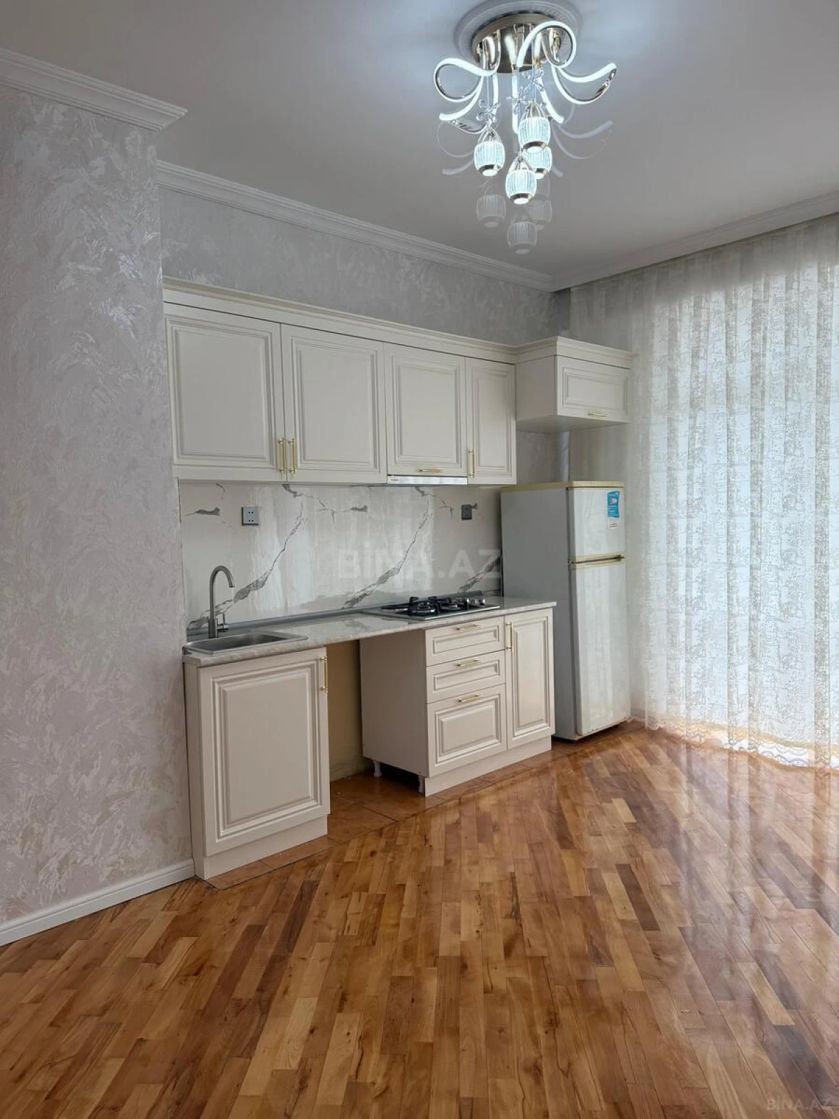 Satılır 2 otaqlı mənzil 82 m²