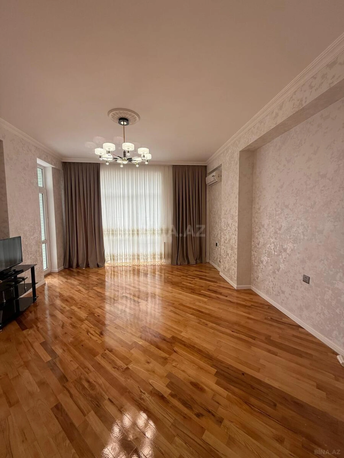 Satılır 2 otaqlı mənzil 82 m²